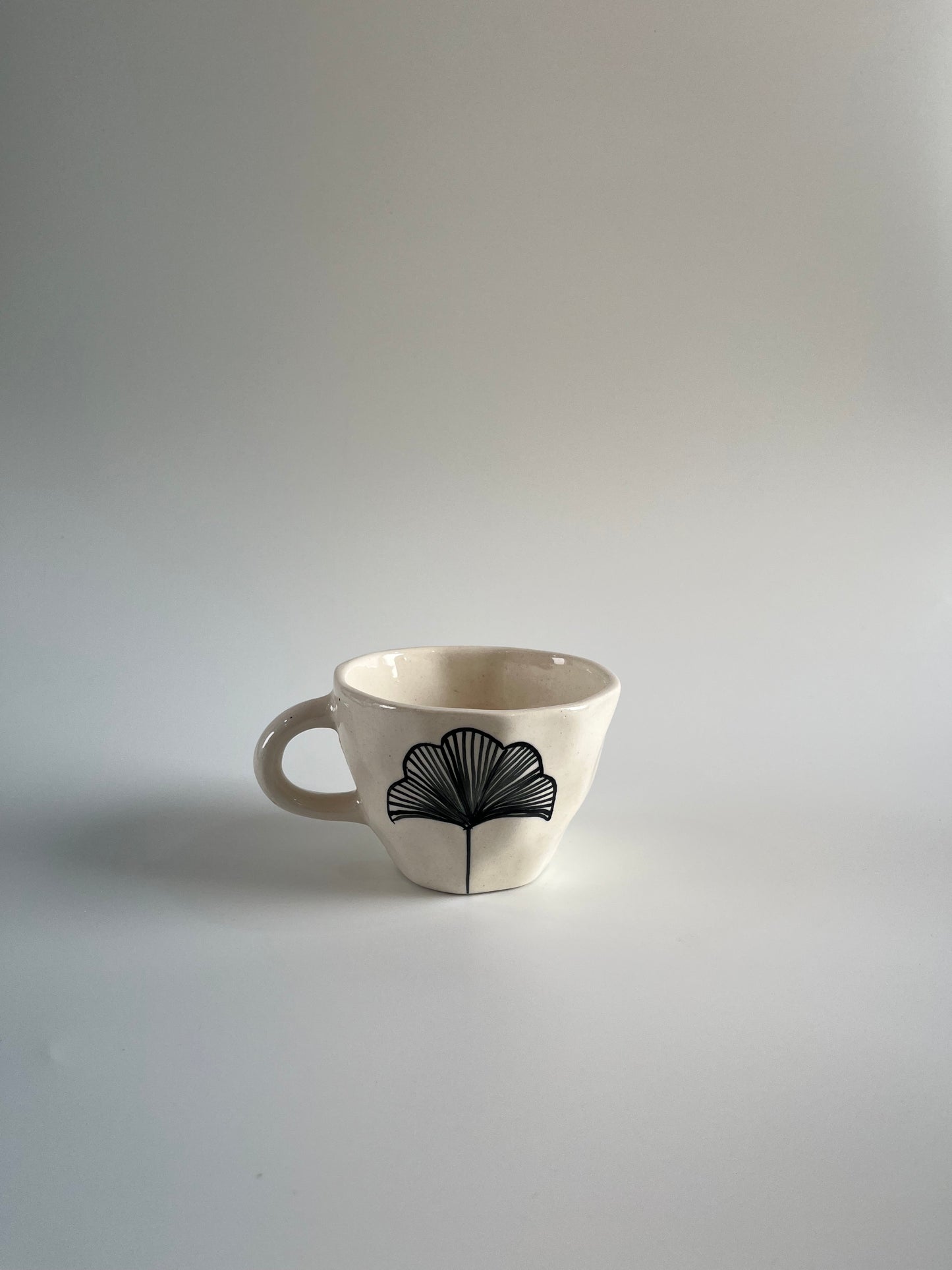 Monochrome Leaf Cup
