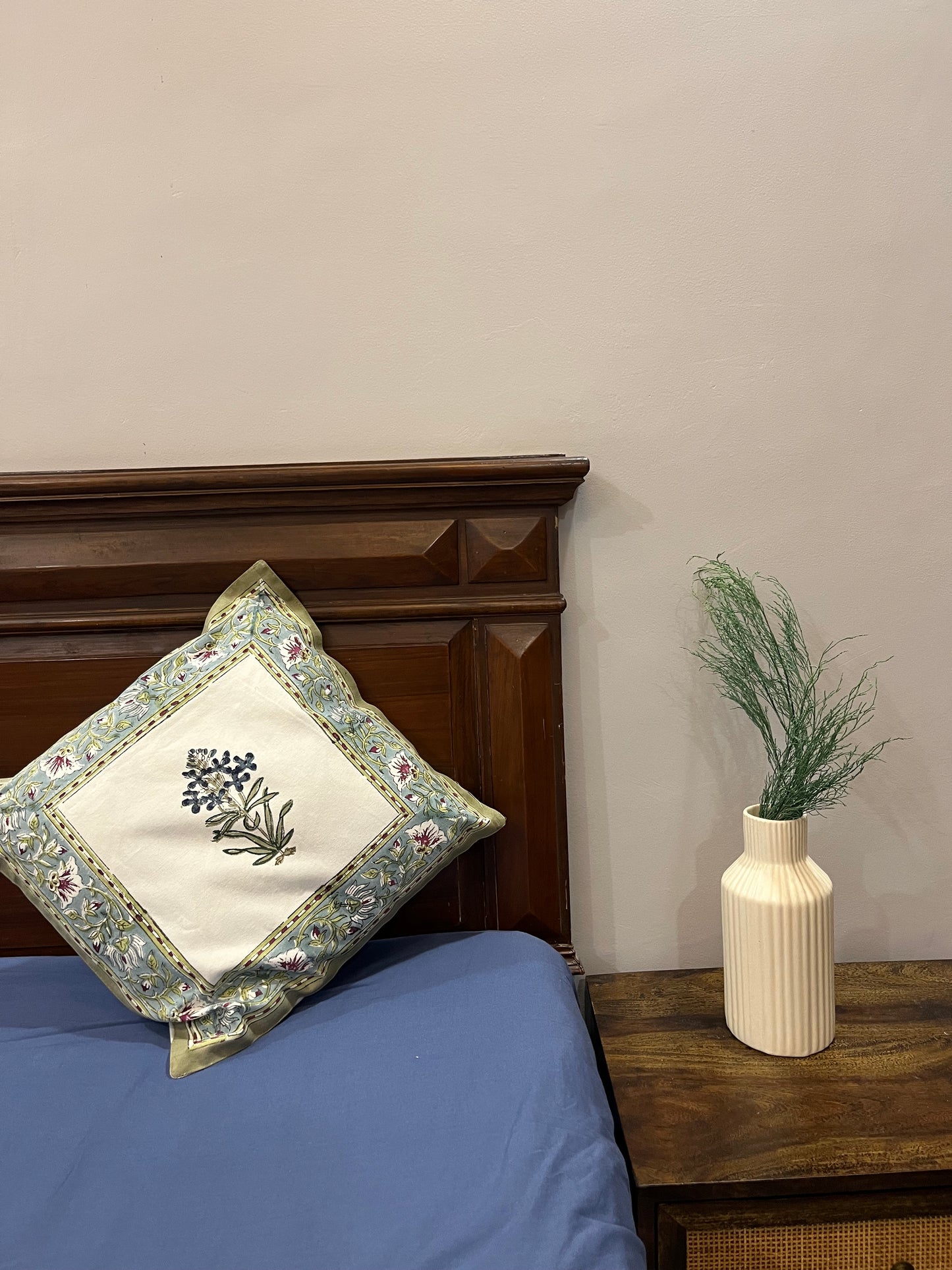 Baag-e-Gul Cushion Cover